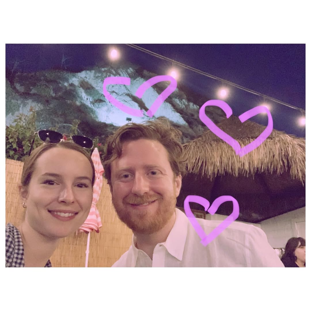 Bridgit Mendler com seu marido - Foto: Reprodução / Instagram