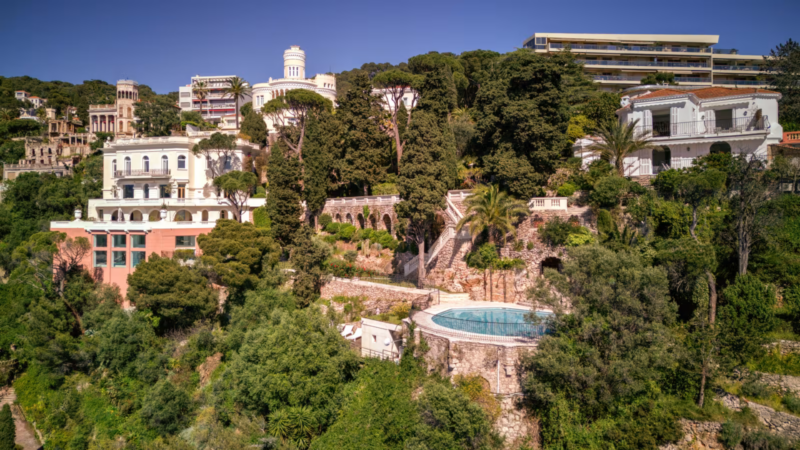 Por dentro da espetacular mansão de astro na Riviera Francesa que está à venda por R$ 130 milhões