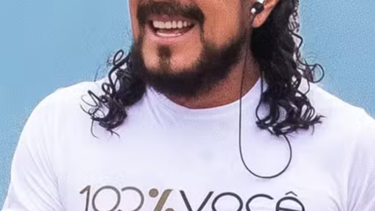 Aos 73 anos, cantor raspou icônica barba em ação publicitária por R$ 2 milhões