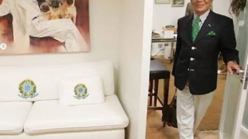 Quase 20 anos após sua morte, mansão de apresentador continua em total abandono