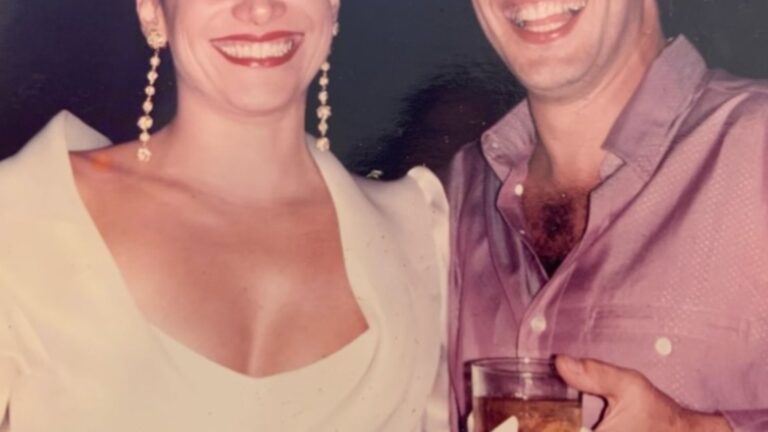 Aos 67 anos, atriz mostra antes e depois e revela segredo de casamento de 35 anos em casas separadas