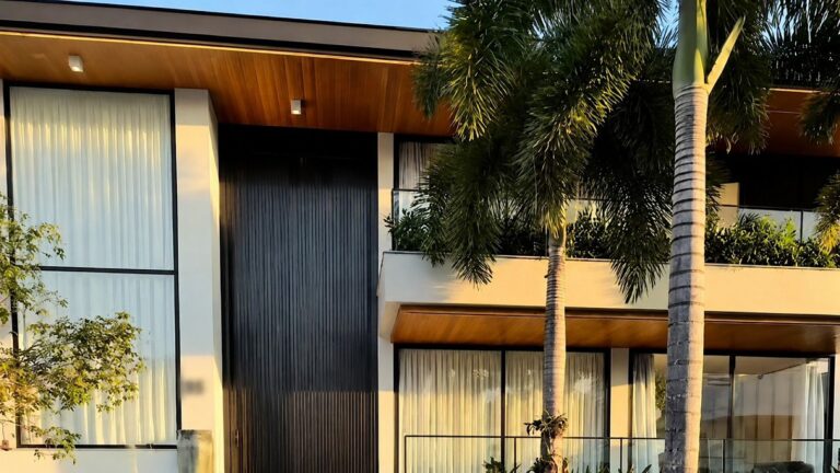 Influenciadora coloca à venda mansão de 1.000 m² em condomínio luxuoso na zona nobre do Rio