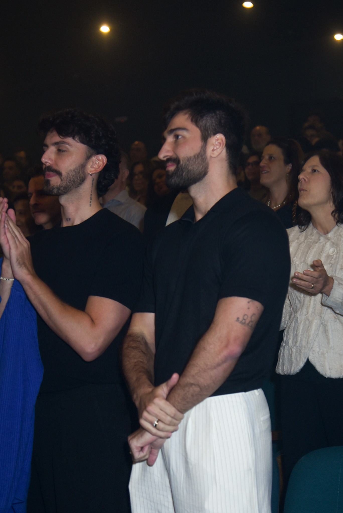 Felipe Kloppel (de calça branca), namorado de Marcos Pitombo — Foto: Andy Santana/BrazilNews