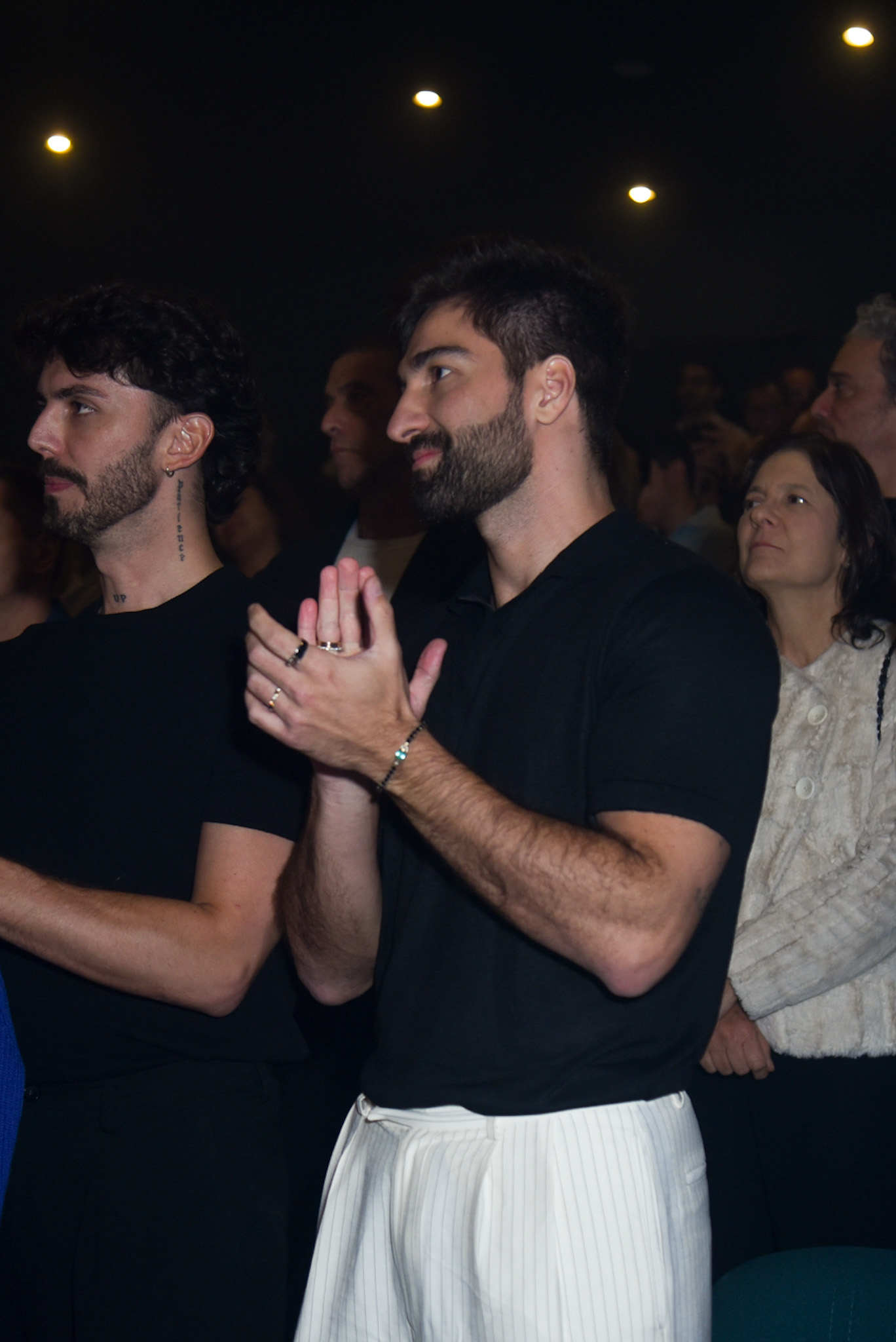 Felipe Kloppel (de calça branca), namorado de Marcos Pitombo — Foto: Andy Santana/BrazilNews