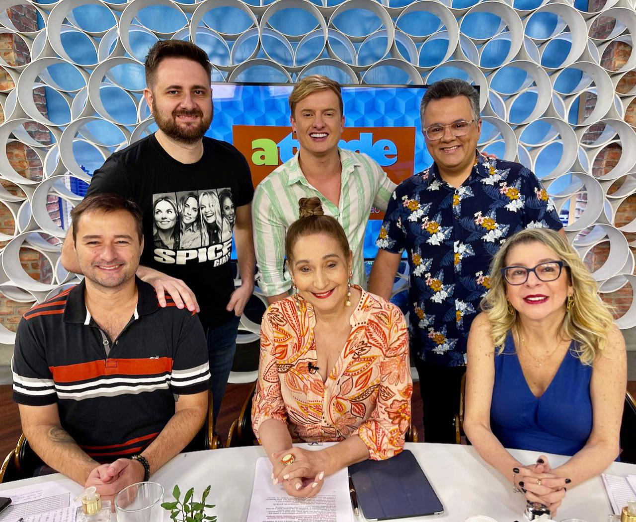 Gabriel Perline, Aaron Tura, Vladimir Alves, Alessandro Lo-Bianco, Sonia Abrão e Márcia Piovesan 02 - crédito Divulgação RedeTV!
