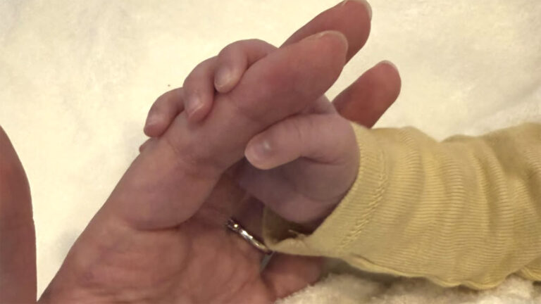 Nasce a primeira filha de atriz de 29 anos com fortuna de R$ 122 milhões