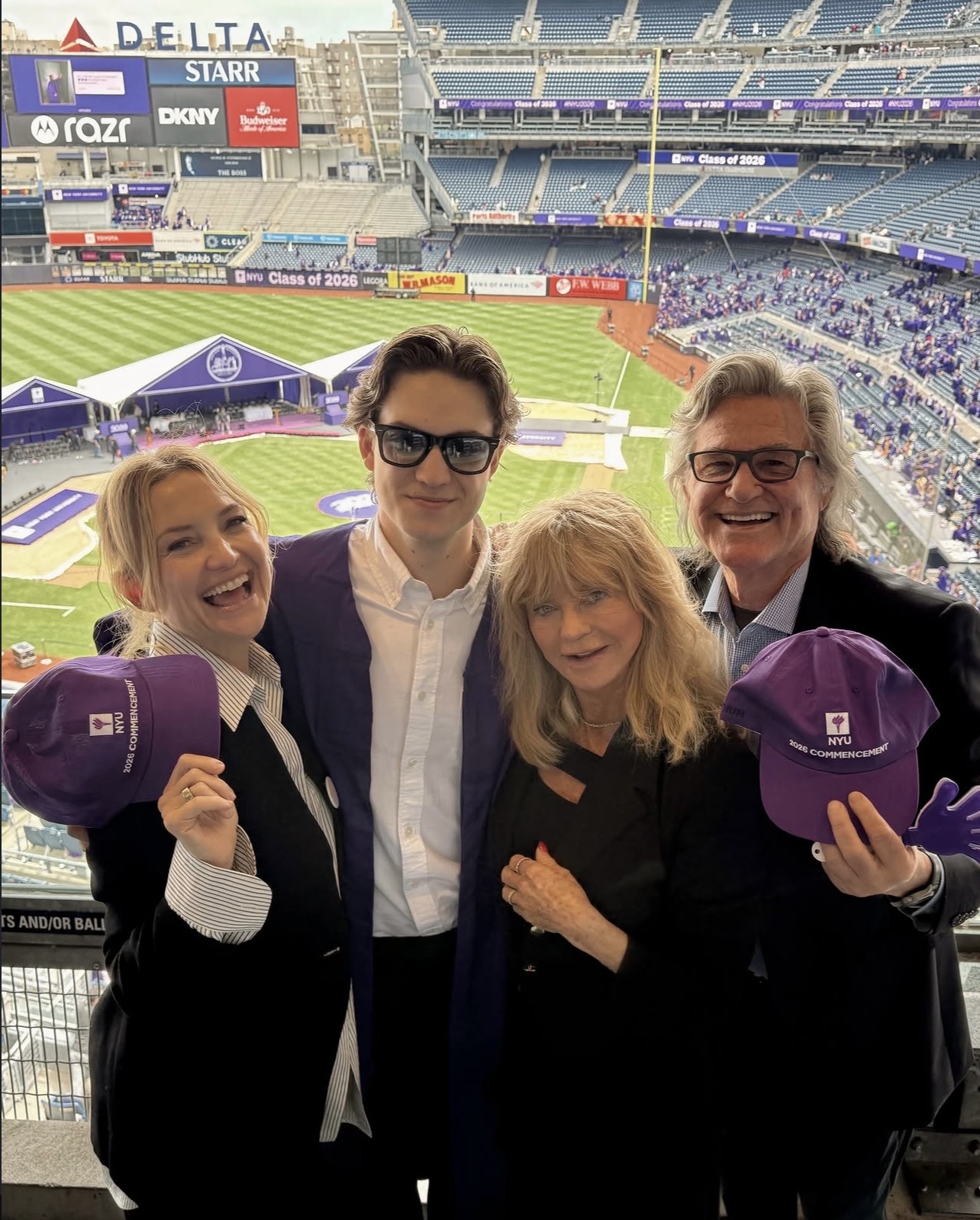 Kate Hudson e família na formatura do filho - Foto: Reprodução/Instagram