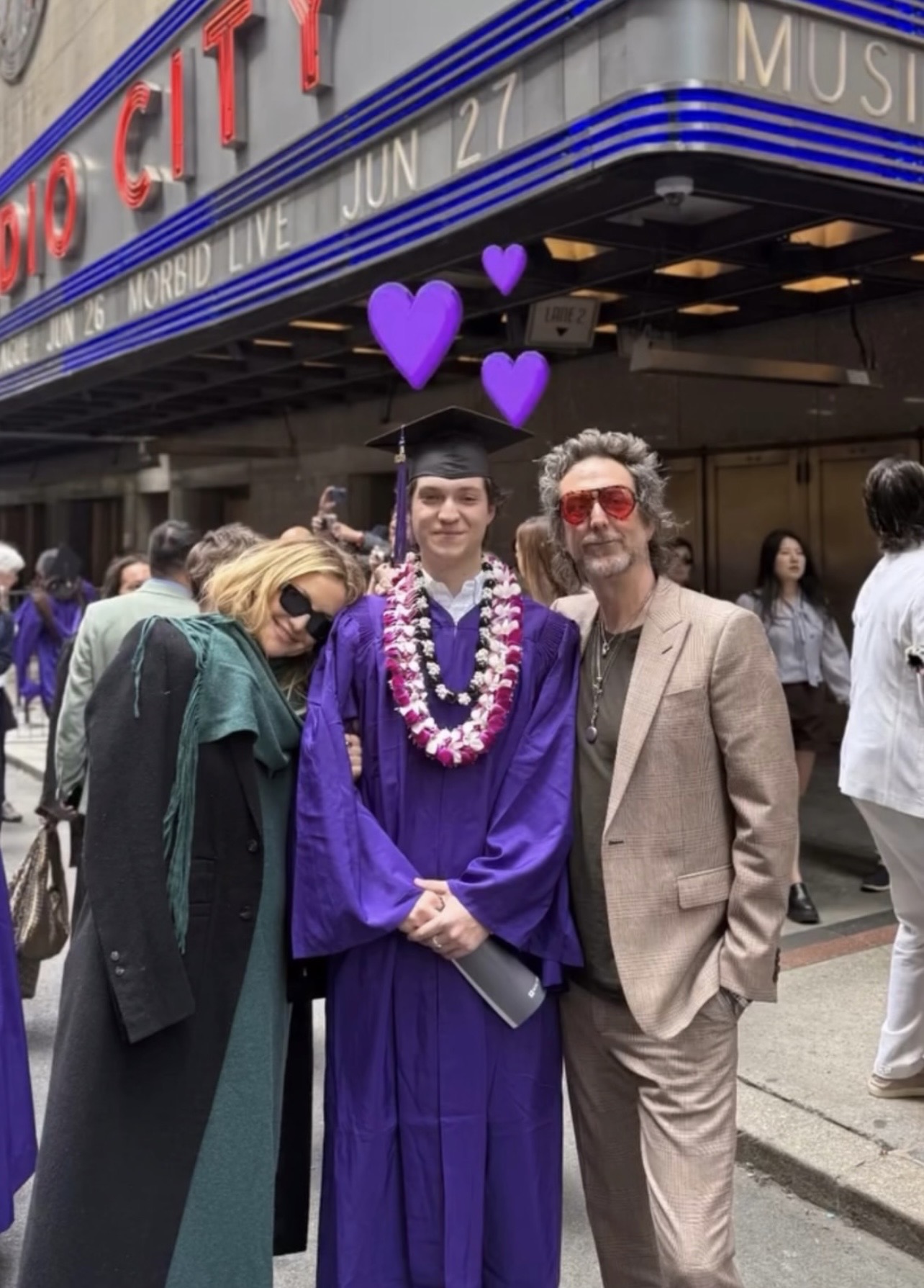 Kate Hudson e família na formatura do filho - Foto: Reprodução/Instagram
