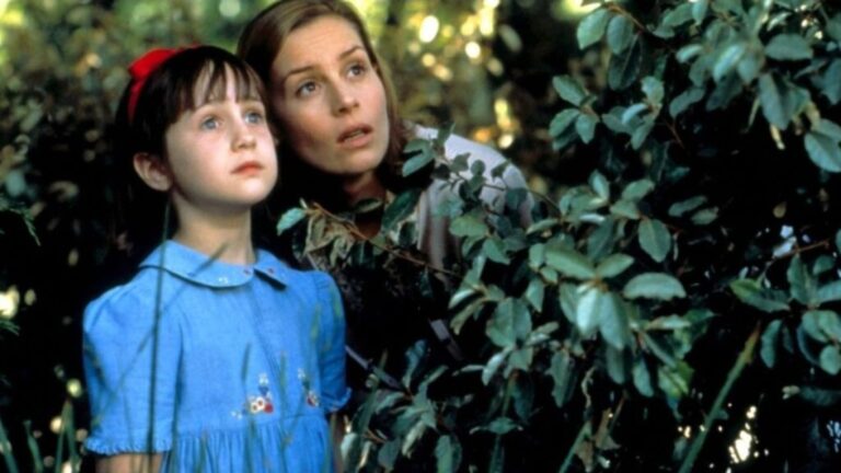 Atriz mirim do filme Matilda superou perda da mãe e traumas de Hollywood; veja como ela está aos 38 anos