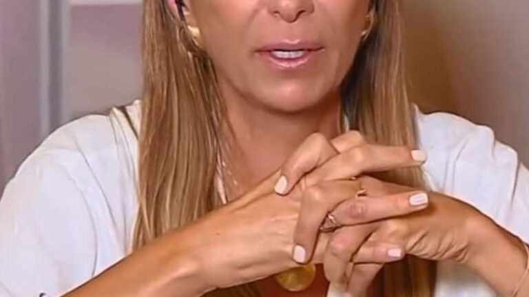 Aos 58 anos, atriz revela intimidade em camarim e ida a terapeuta do namorado