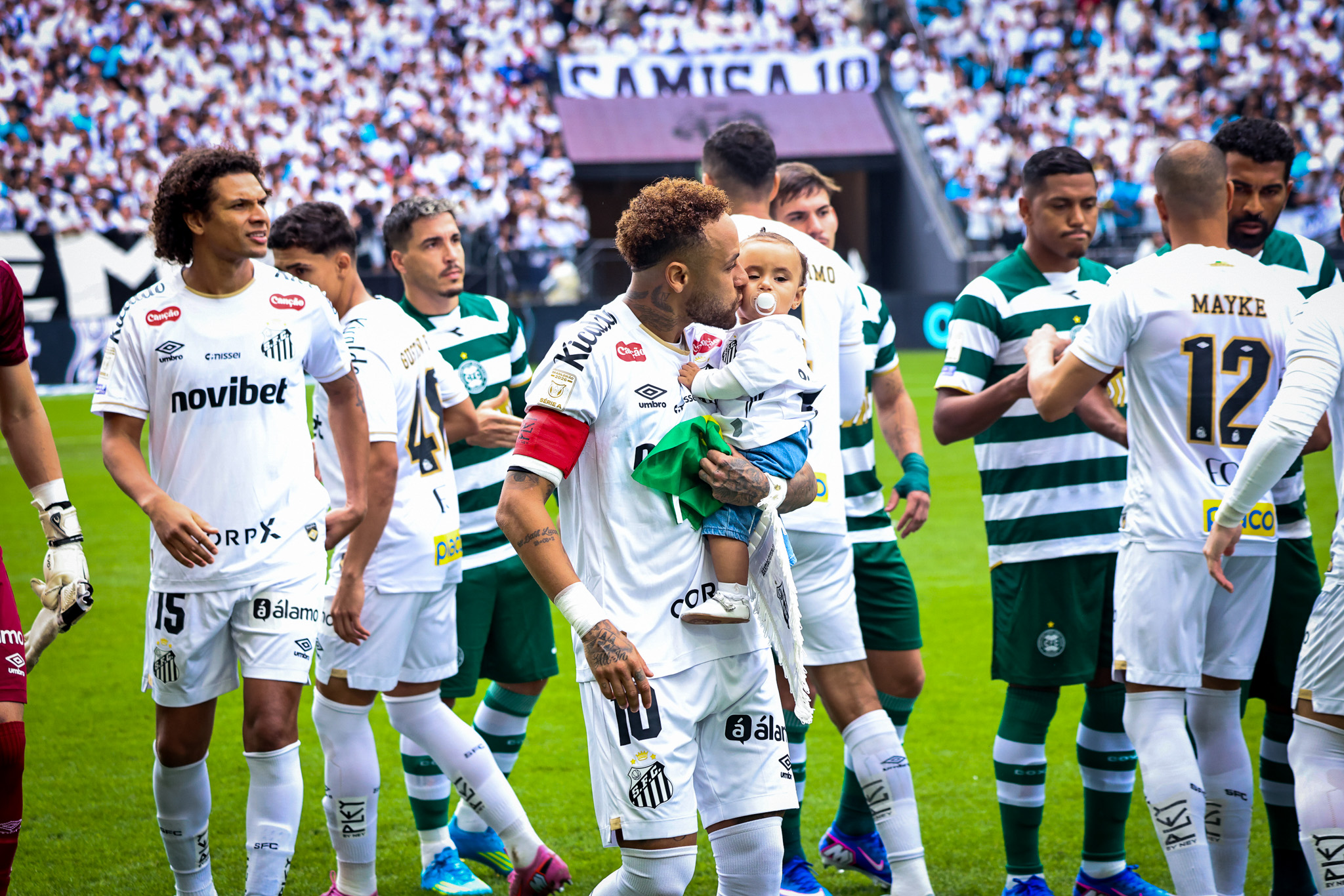 Neymar Jr. com as filhas - Fotos: Leco Viana / Brazil News