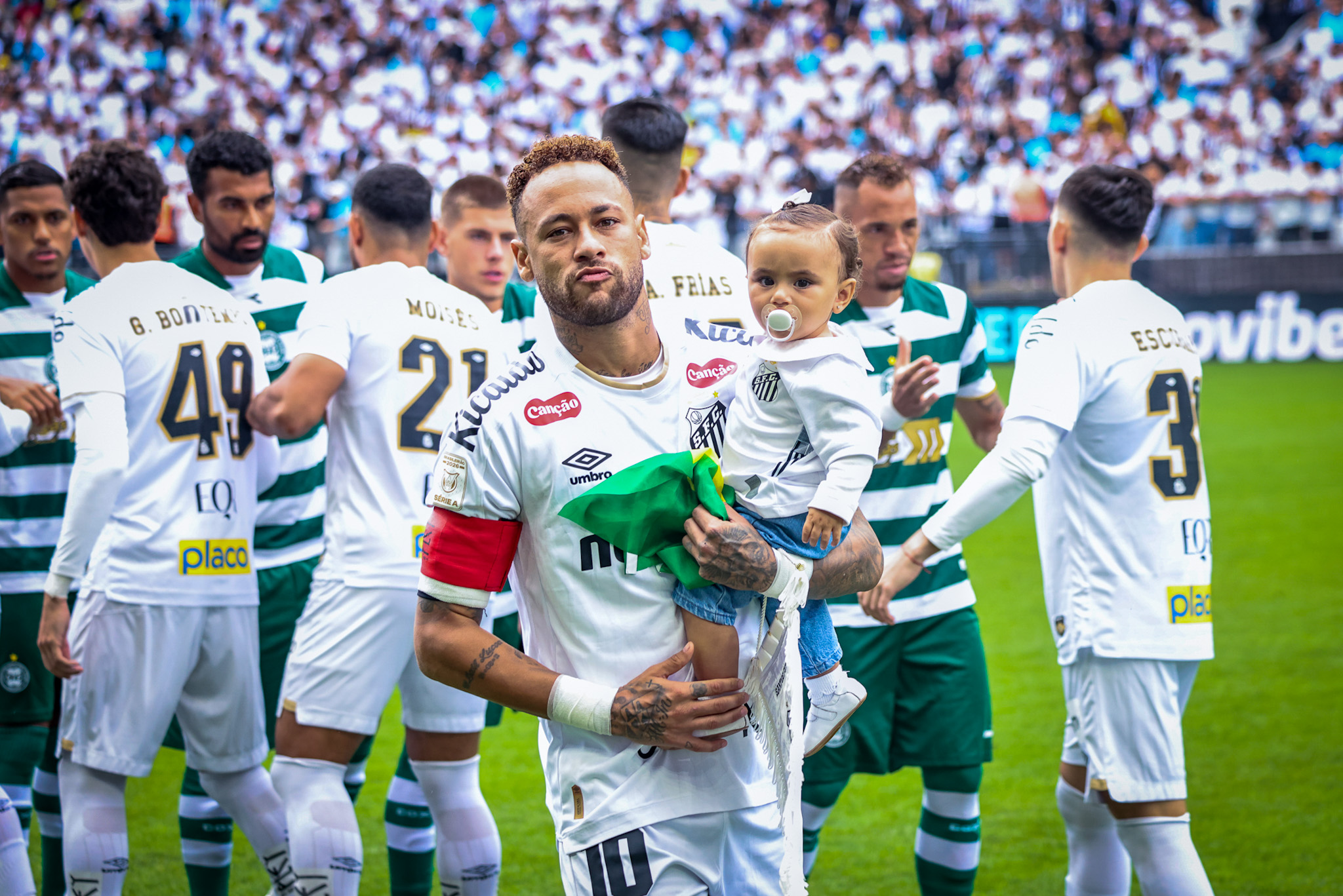 Neymar Jr. com as filhas - Fotos: Leco Viana / Brazil News