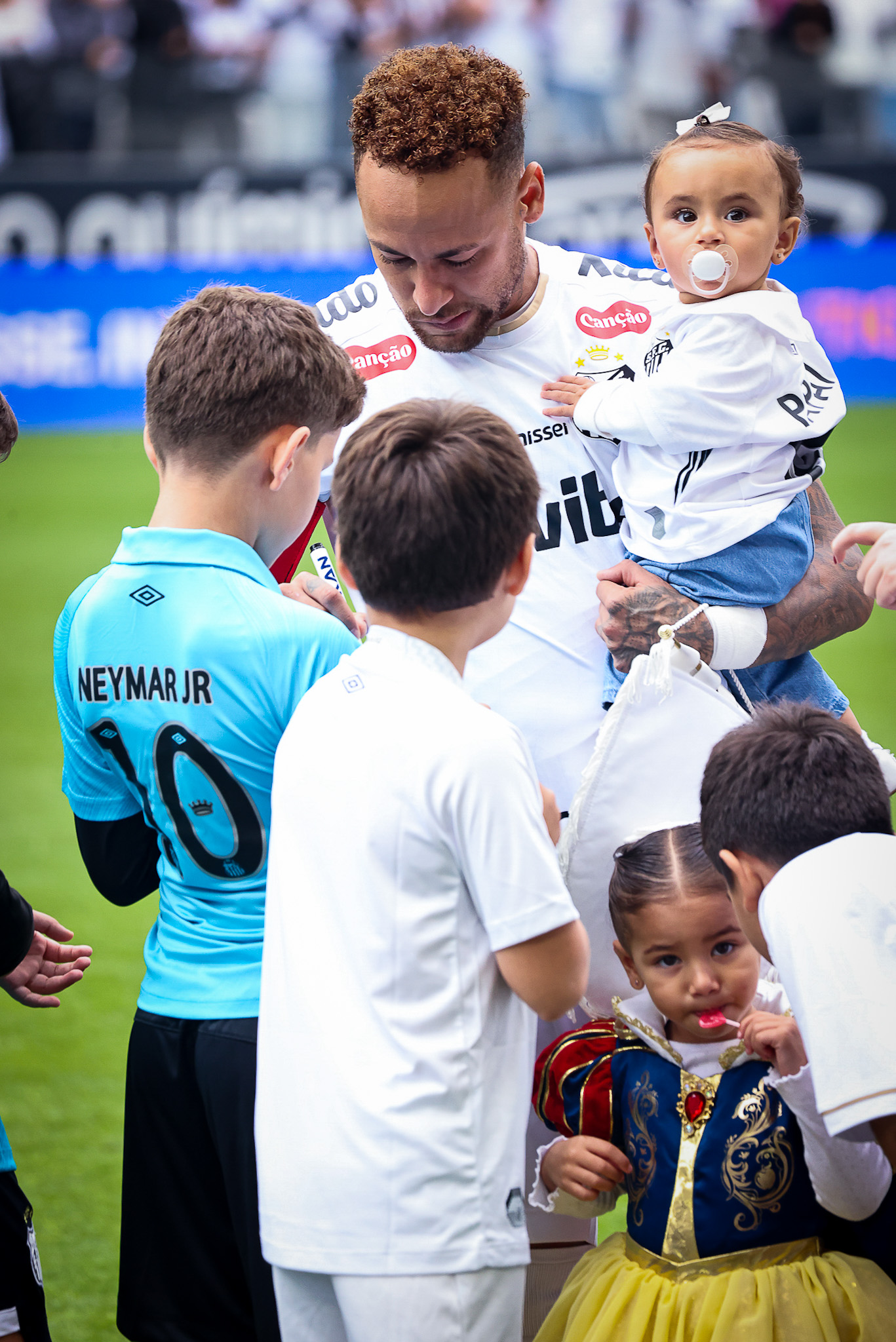 Neymar Jr. com as filhas - Fotos: Leco Viana / Brazil News