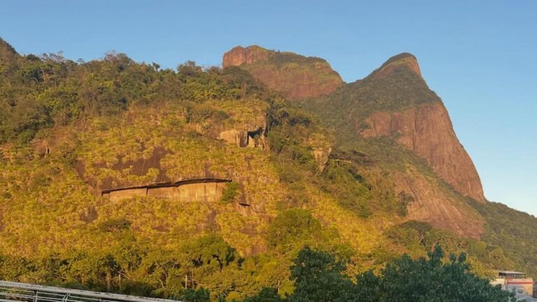 Aos 73 anos, veterano da TV vive há décadas em bairro exclusivo do Rio de Janeiro