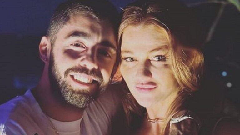 Com madeira e muxarabi, modelo de 39 anos e marido surfista erguem mansão ecológica no litoral baiano