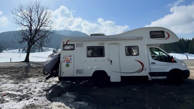 Aos 47 anos, apresentadora vive afastada da TV após deixar o Brasil para viajar de motorhome com a família