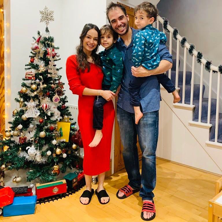 Marcella Valente com a família — Foto: Reprodução/Instagram