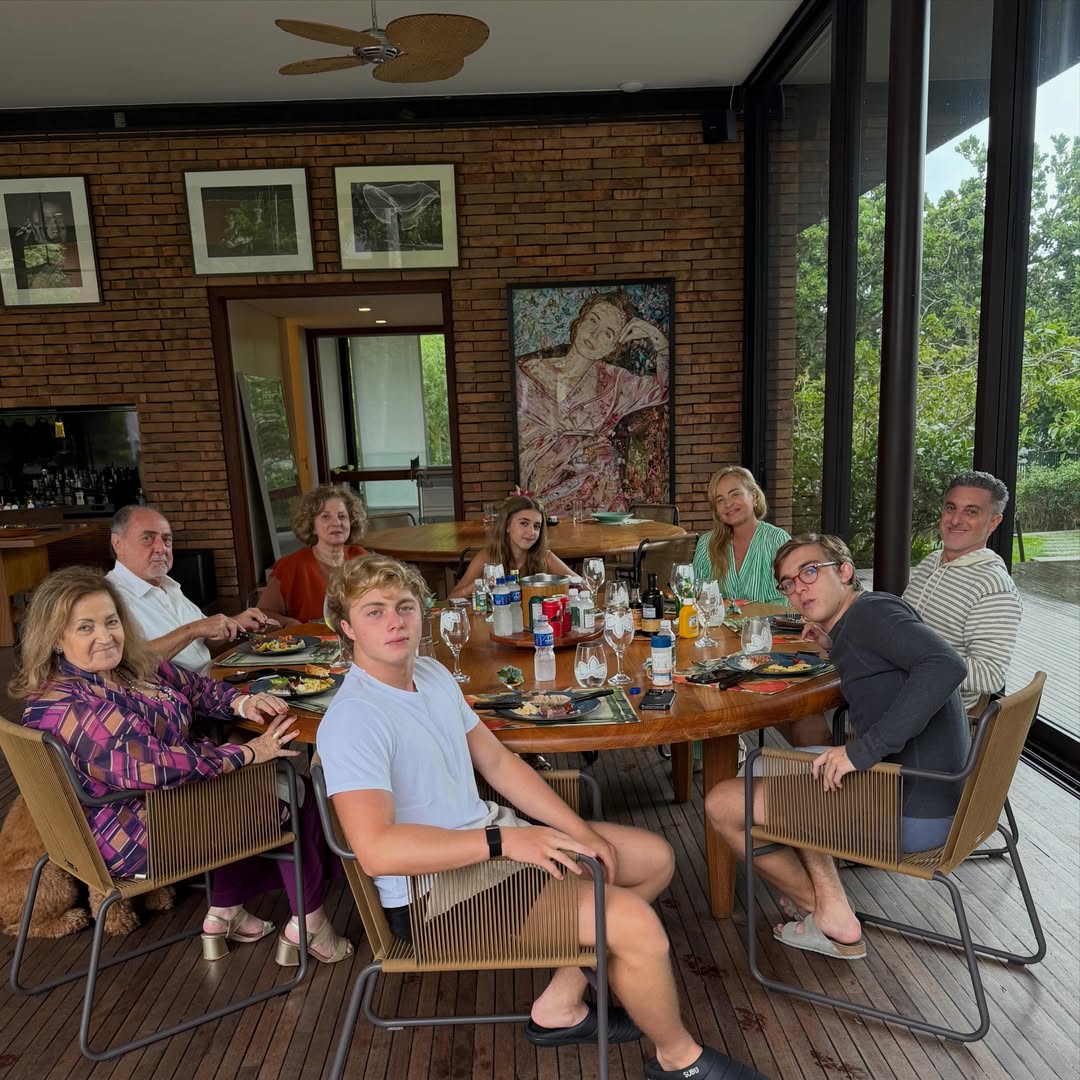 Angélica reuniu a família em sua casa no Dia das Mães — Foto: Reprodução Instagram