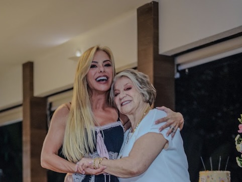 Mãe de Poliana Rocha celebra aniversário - Foto: Reprodução / Instagram