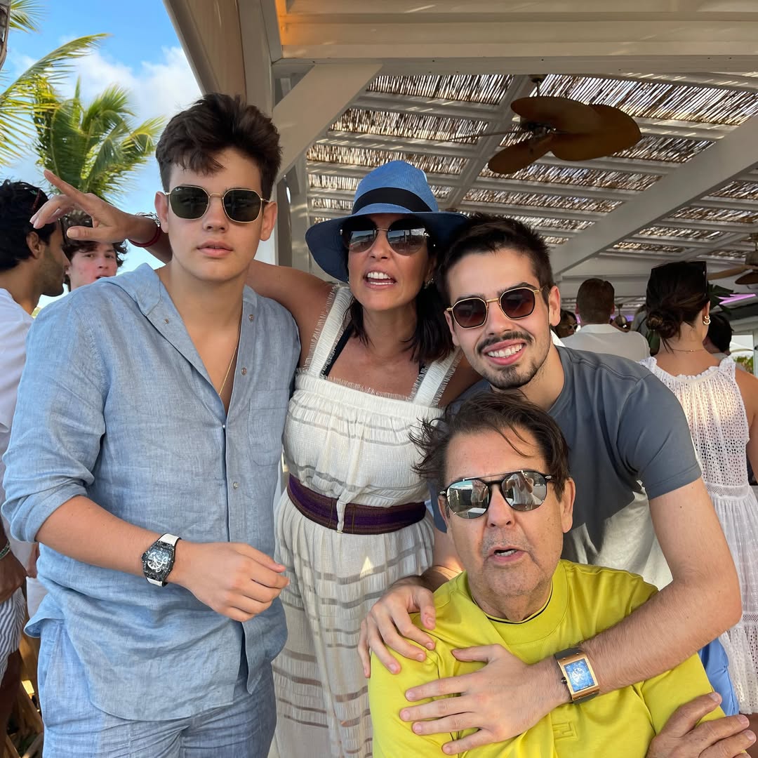 Faustão com a família - Foto: Reprodução/Instagram