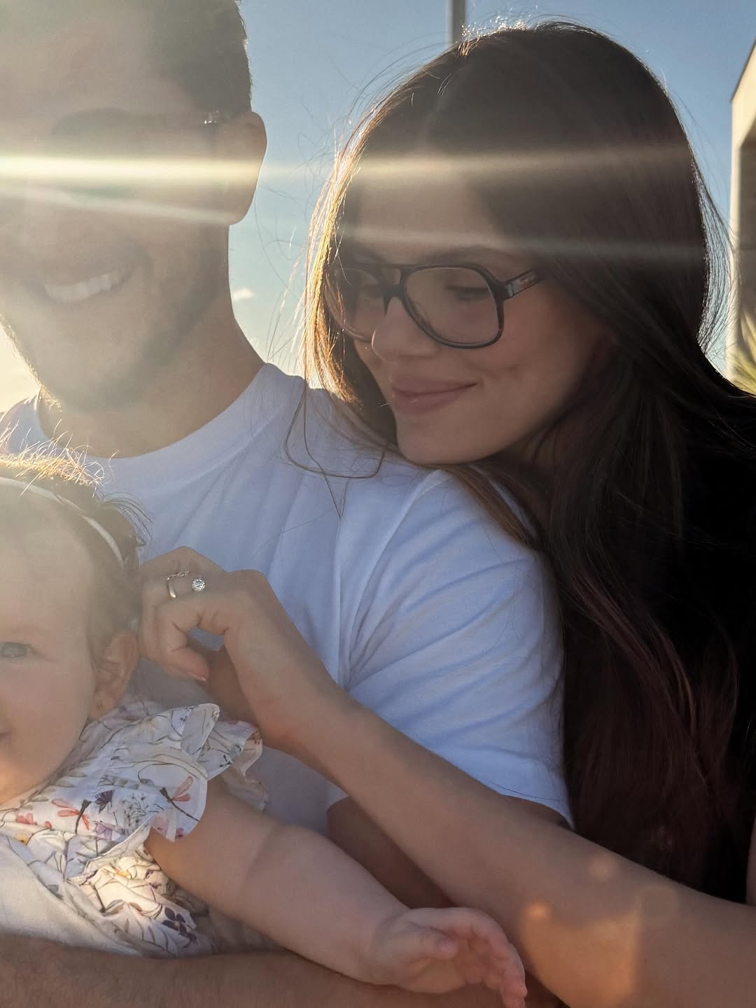 Camila Queiroz abre álbum de fotos com a filha, Clara — Foto: Reprodução / Instagram