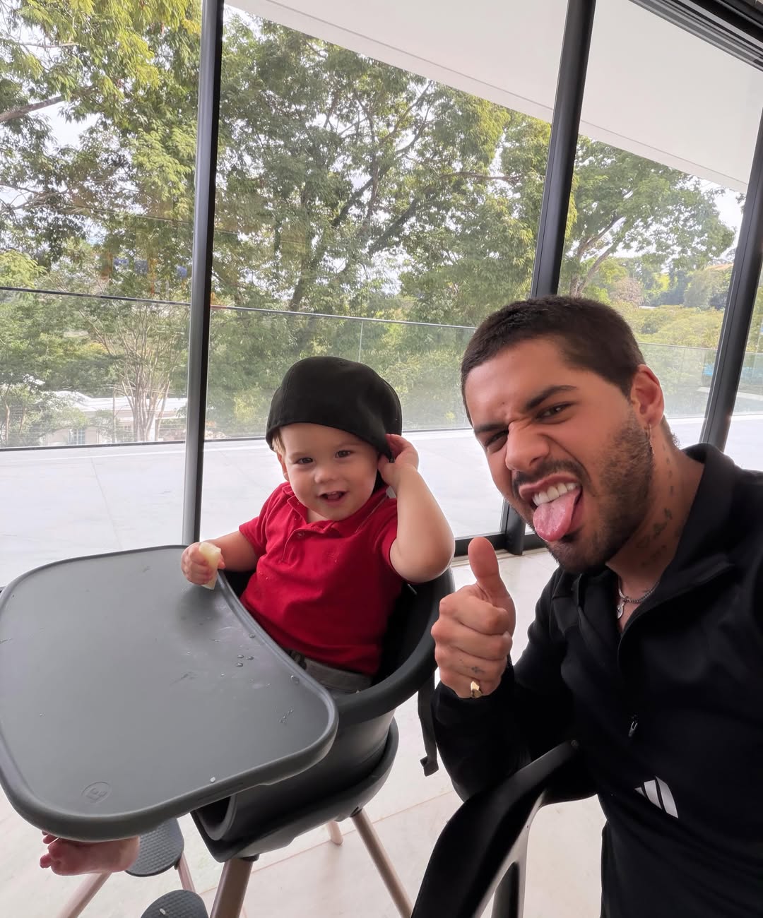 Zé Felipe com os filhos - Foto: Reprodução/Instagram