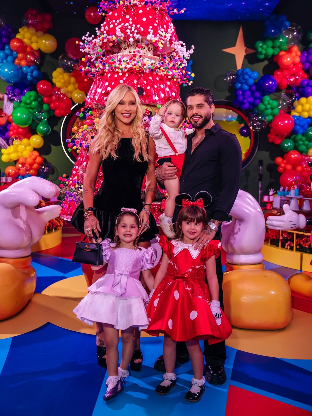 Virginia Fonseca e Zé Felipe com os filhos — Foto: Reprodução/Instagram