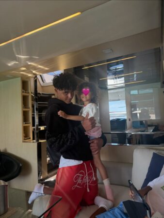 Georgina Rodriguez mostra Cristiano Ronaldo com os filhos - Foto: Instagram