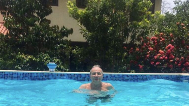 Aos 94 anos, ator afastado das novelas há quase uma década vive em casa cercada pela natureza no Rio