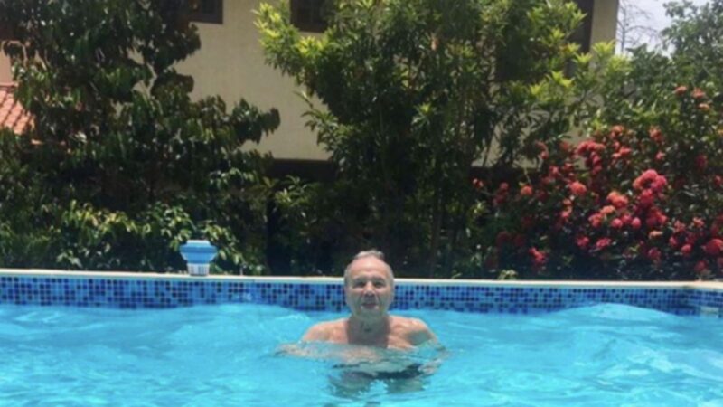 Aos 94 anos, ator afastado das novelas há quase uma década vive em casa cercada pela natureza no Rio