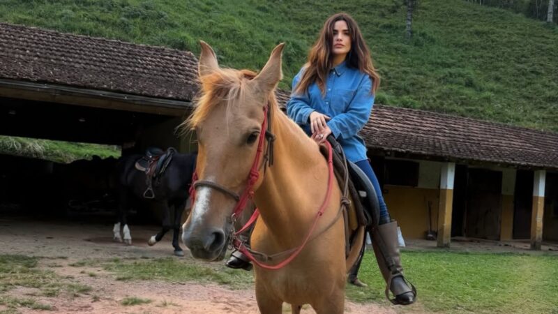 Aos 43 anos e com patrimônio milionário, atriz domina TV europeia na pele de vilã calculista