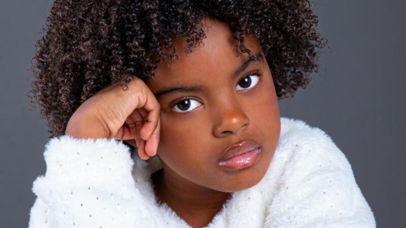 Quem é a atriz mirim que brilhou em cena de enchente na novela ‘Quem Ama Cuida’