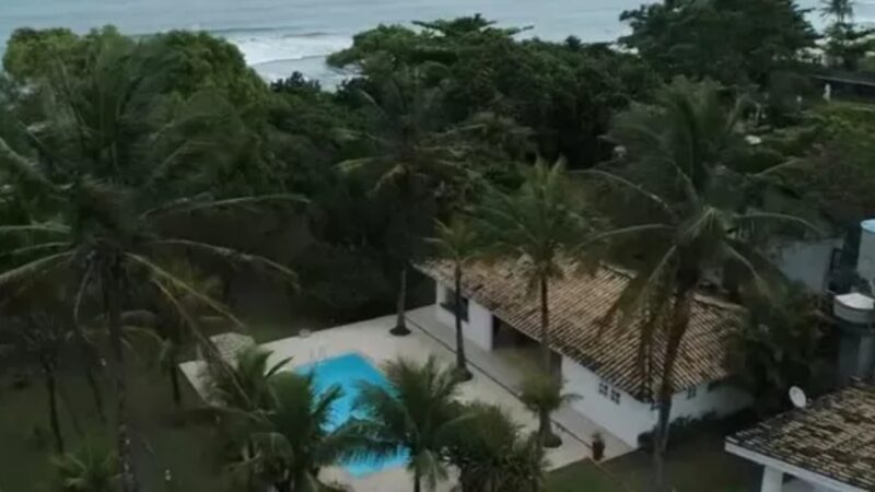 Apresentadora é dona de mansão de R$ 14 milhões à beira-mar em uma das praias mais famosas do Brasil
