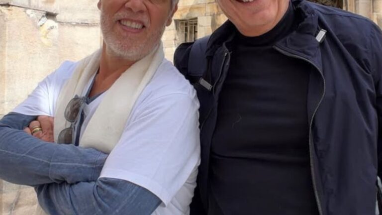 Longe das novelas, ator de 56 anos exibe fotos raríssimas com o marido: ‘Amor de verdade’