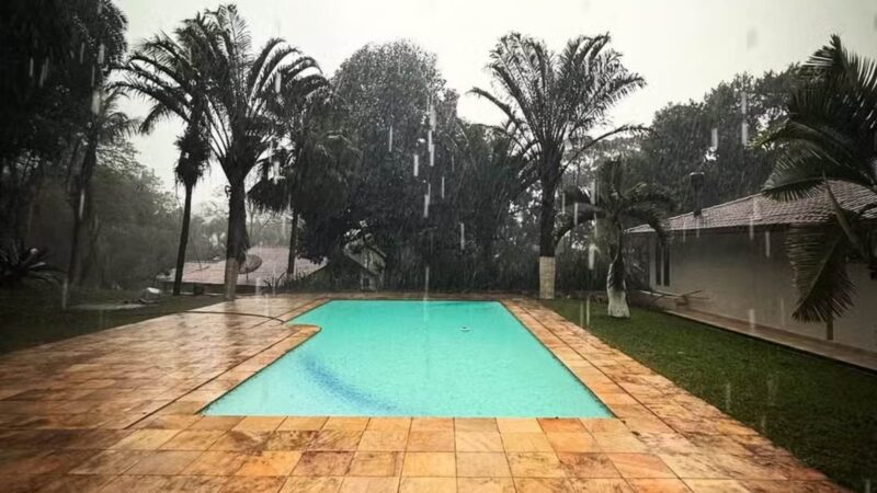 Aos 46 anos, apresentador reforma casa de fazenda que era do pai