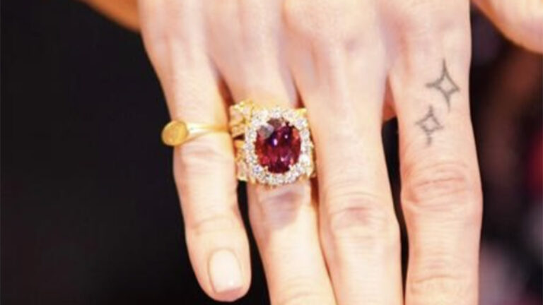 O segredo do anel de rubi: O significado escondido da joia que cantor deu à noiva no pedido de casamento