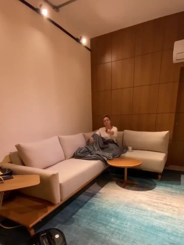 Sala do apartamento em que Ana Paula Renault mora - Foto: Reprodução / Instagram @anapaularenault 