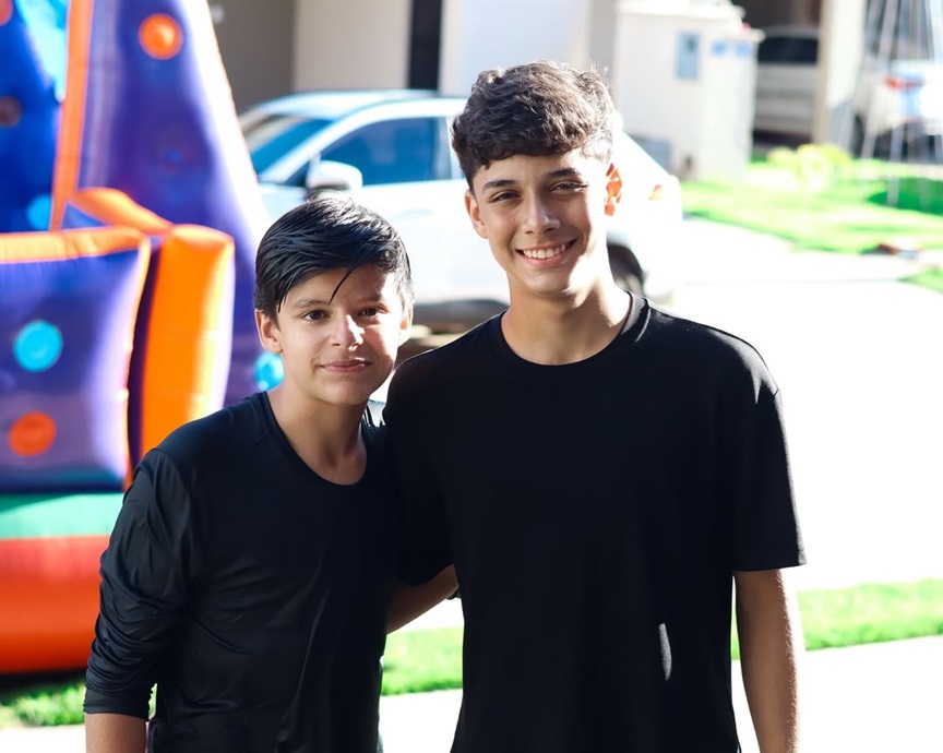 Bernardo e João Gabriel são filhos do cantor Cristiano Araújo – Foto: Reprodução / Instagram @elisaleite