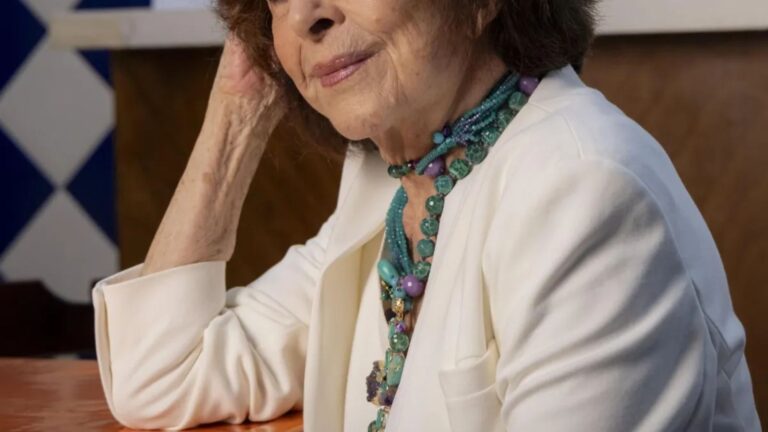 Humilhada nos anos 80, atriz de 85 anos expõe acusação em bastidores de novela e continua ativa na carreira