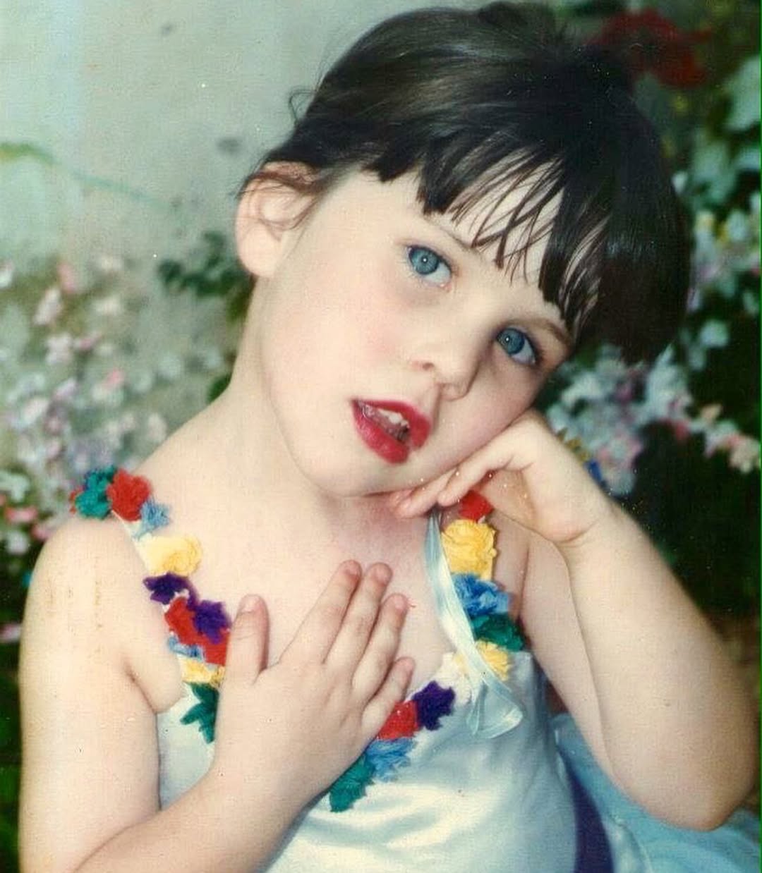 Bia Arantes na infância - Foto: Reprodução / Instagram @biaarantes