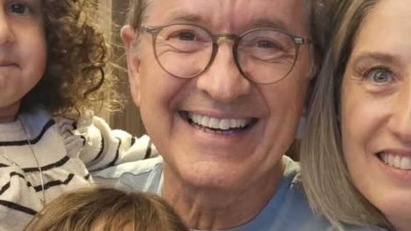 Aos 70 anos, Carlos Tramontina mostra foto rara com a esposa e as netas: ‘Família linda’