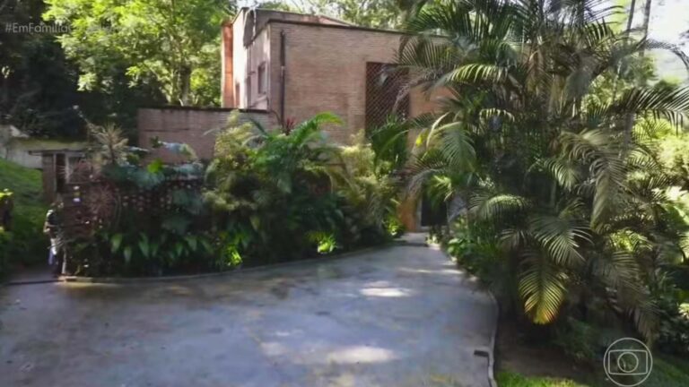 Aos 44 anos, ex-BBB abre as portas de casa cercada pela natureza e se emociona com surpresa dos filhos