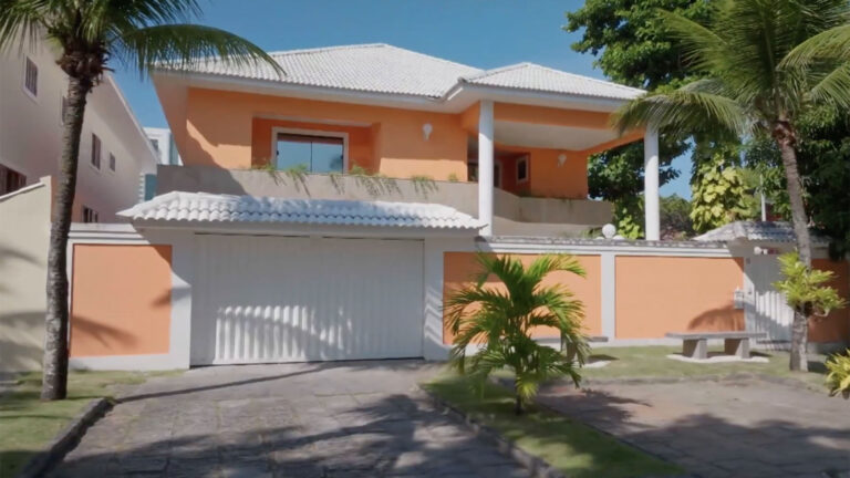 Aos 67 anos, cantor vive em mansão, recebe mesada e tem instituto com horta de 8 mil metros quadrados