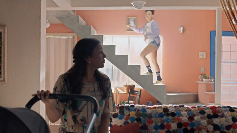 O que tem no topo da escada do cenário da casa de Gerluce na novela Três Graças?