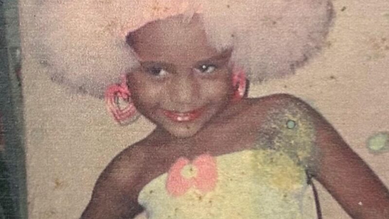 Quem é? Aos 25 anos, menina da foto brilha como protagonista da Globo e namora cantor famoso