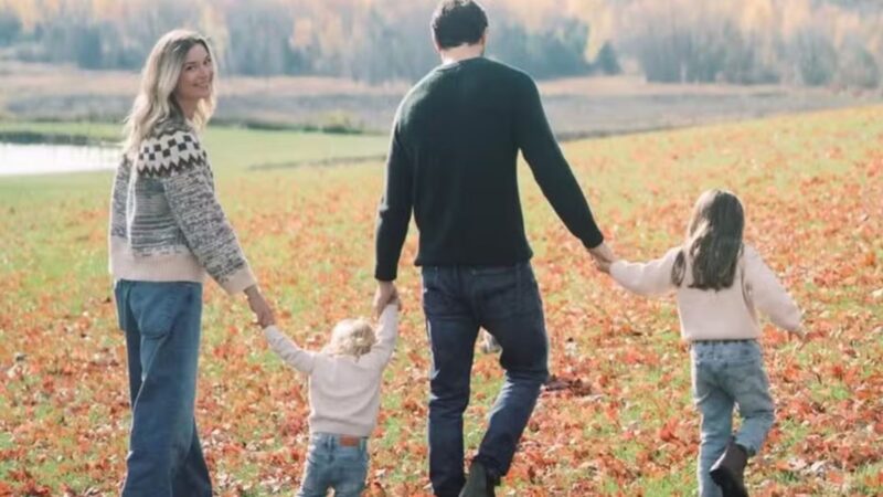 Aos 40 anos, atriz milionária teve gravidez secreta e namorou ‘irmãos’ da TV
