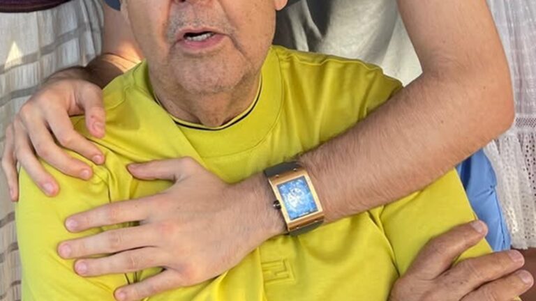 Aos 76 anos, Faustão rouba a cena em foto rara com a esposa e os filhos: ‘Família linda’