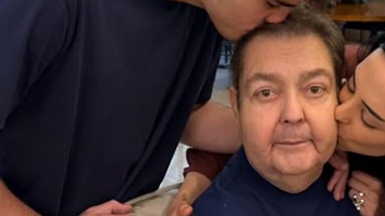 Faustão comemora 76 anos em clima intimista ao lado da esposa e dos filhos: ‘Família linda’