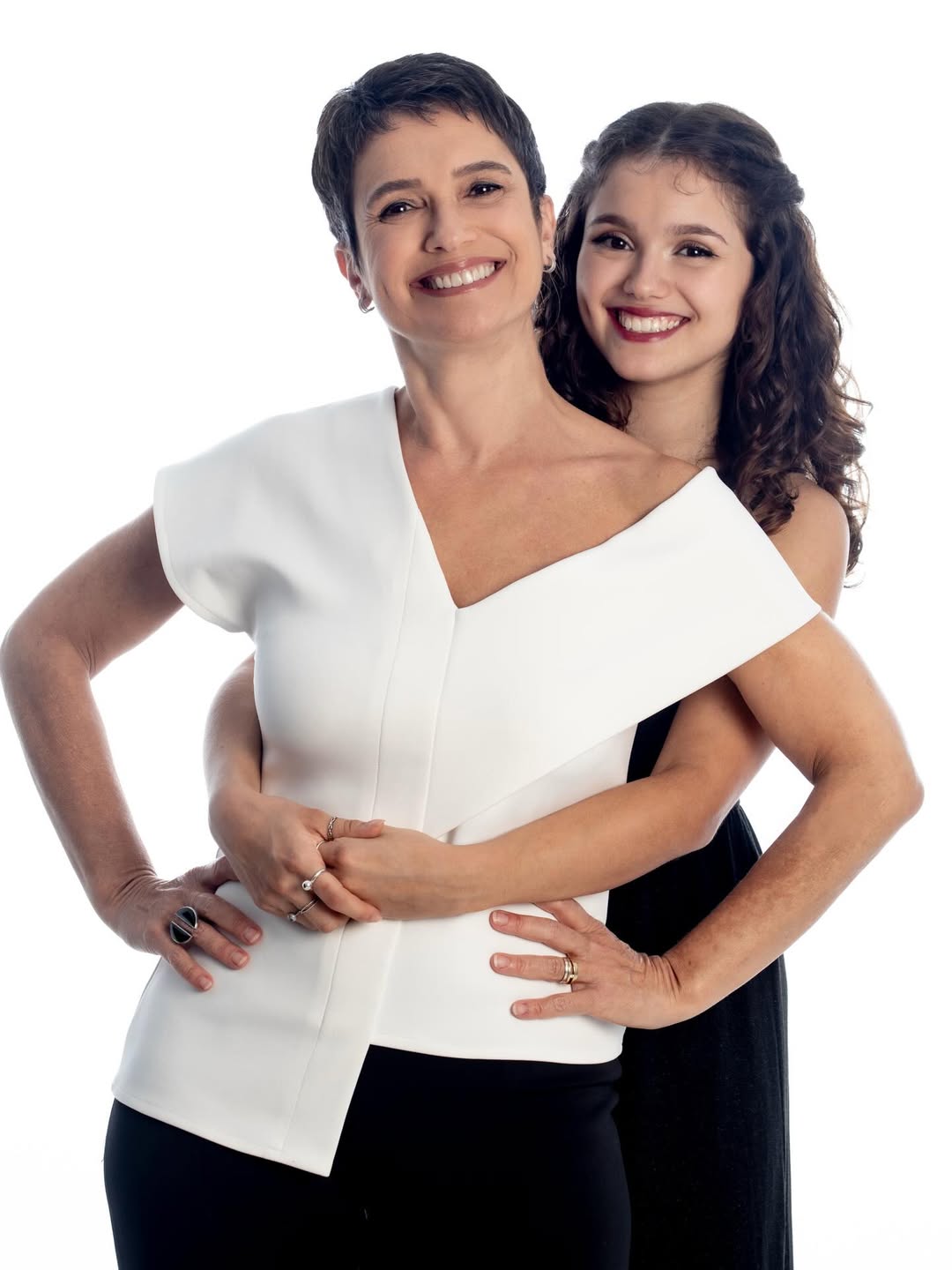 Sandra Annenberg com a filha, Elisa - Foto: Reprodução / Instagram @sandra.annenberg.real @fernandasafotografia 