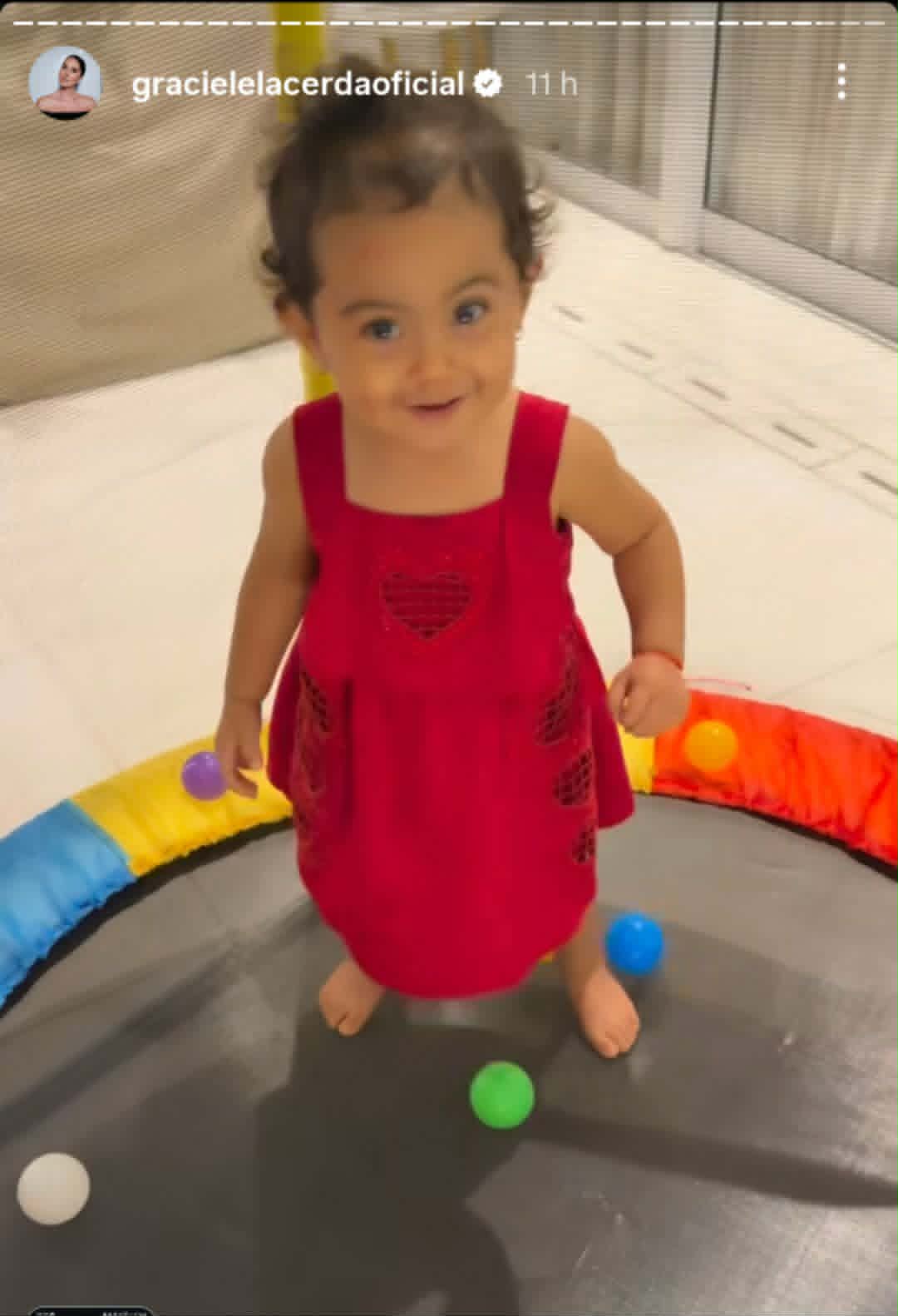 Filha de Zezé Di Camargo se diverte com brinquedo montado pela mãe - Foto: Reprodução/Instagram